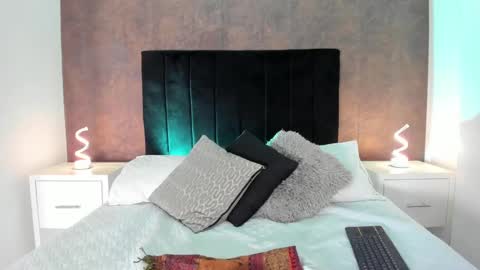 Snapshot of ellaamuller chatting on 01.18.25 Ellaa Muller online show from 01.18.25