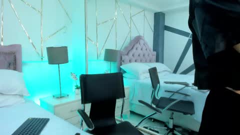 Snapshot of ellaamuller chatting on 02.25.25 Ellaa Muller online show from 02.25.25