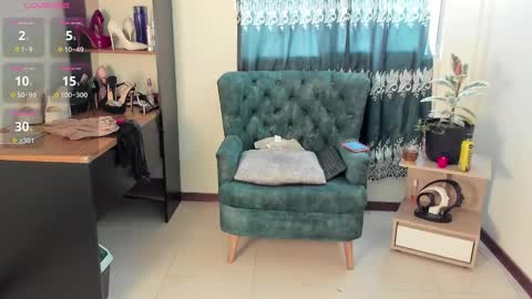 Snapshot of ellabaker chatting on 01.27.25 ellabaker online show from 01.27.25