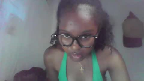 Snapshot of ellah245 chatting on 02.14.26 ellah245 online show from 02.14.26