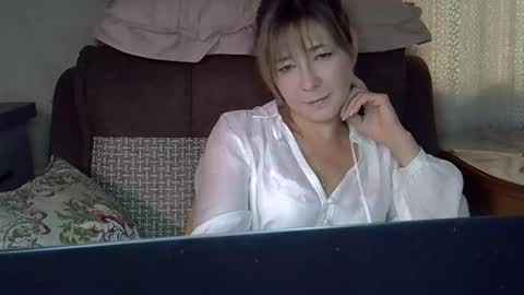 ellajohnsonx online show from 10.19.25