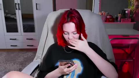 Snapshot of ellales chatting on 05.15.26 ellales online show from 05.15.26