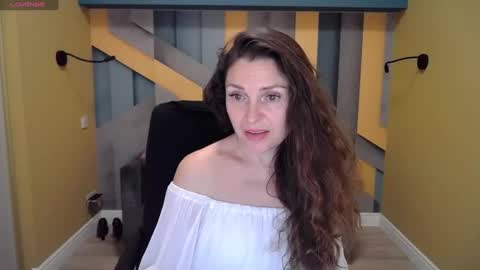 EllaLongs online show from 12.22.24