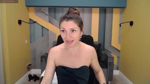 EllaLongs online show from 12.26.24