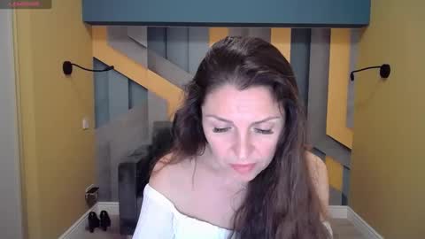 EllaLongs online show from 12.28.24