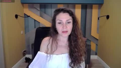 EllaLongs online show from 12.31.24