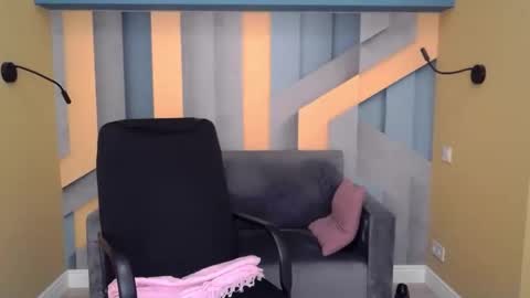 EllaLongs online show from 10.18.25