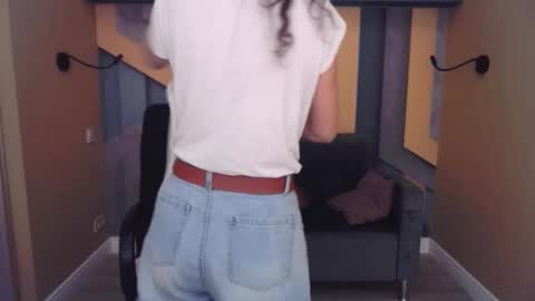 EllaLongs online show from 02.18.26