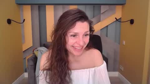 Snapshot of ellalongs chatting on 04.22.26 EllaLongs online show from 04.22.26