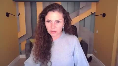 Snapshot of ellalongs chatting on 05.19.26 EllaLongs online show from 05.19.26