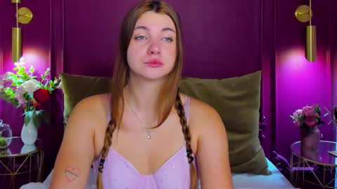 Snapshot of ellamaison chatting on 10.12.25 Ella online show from 10.12.25