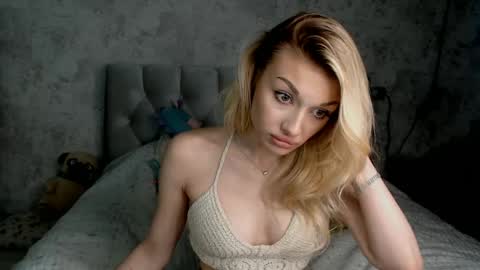 Snapshot of ellamilla chatting on 06.03.26 ellamilla online show from 06.03.26
