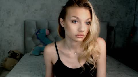 Snapshot of ellamilla chatting on 07.05.26 ellamilla online show from 07.05.26