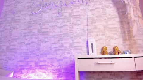 Ella online show from 02.20.25