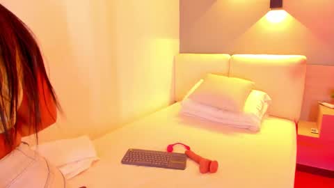 Ella online show from 09.11.25