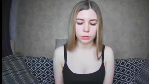 EllaNuar online show from 12.04.24