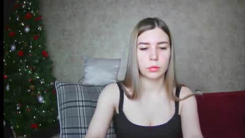 EllaNuar online show from 01.09.25