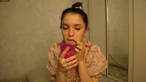 Ella online show from 09.17.25