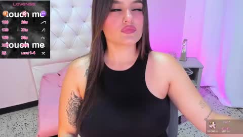 ellarosee_ online show from 02.18.25