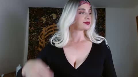 Snapshot of ellasibyl chatting on 09.15.25 Ella Sibyl online show from 09.15.25
