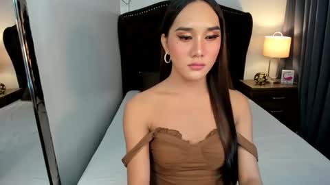 Snapshot of ellats_18 chatting on 12.10.24 Sophia online show from 12.10.24