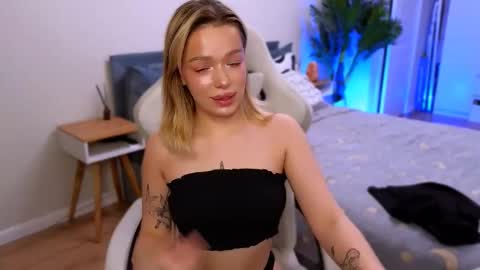 Ella online show from 12.18.25