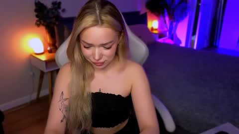 Ella online show from 04.14.26