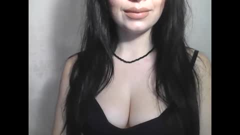 elle010843 online show from 12.19.24