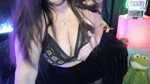 ELLE online show from 11.20.25