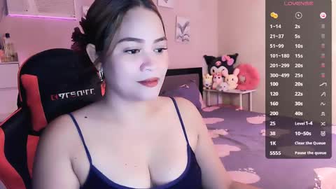 Snapshot of elleelle123 chatting on 05.27.26 Ann online show from 05.27.26
