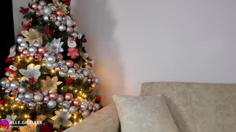 Yiss online show from 12.08.24