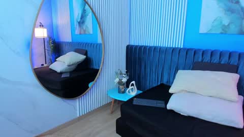 Ellie Taylor online show from 12.19.24