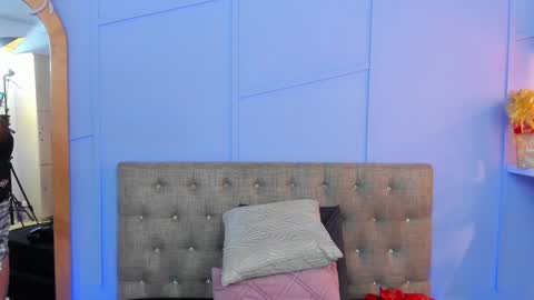 Ellie Taylor online show from 12.28.24