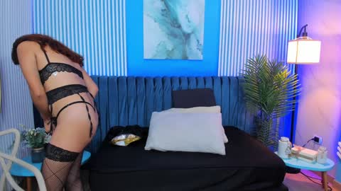 Ellie Taylor online show from 12.30.24