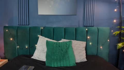 Ellie Taylor online show from 12.31.24