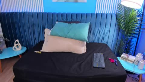 Ellie Taylor online show from 02.13.25