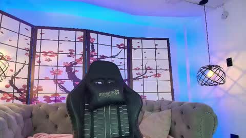 Snapshot of ellie_bloom18 chatting on 12.21.25 Ellie Bloom online show from 12.21.25