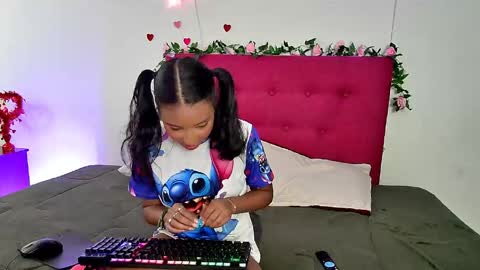 Snapshot of ellie_cute7 chatting on 05.19.26 ellie_cute7 online show from 05.19.26