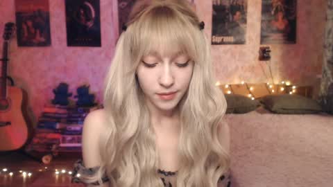 ellie_friendly online show from 01.17.25