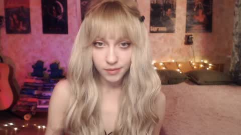ellie_friendly online show from 01.23.25