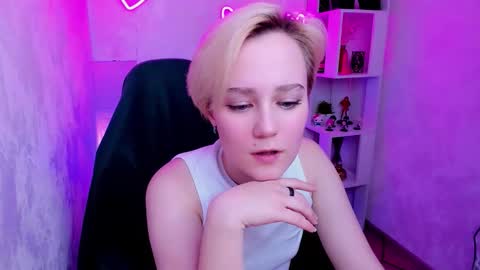 Ellie online show from 12.04.25