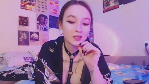 Snapshot of ellie_vibe chatting on 12.11.24 Eleonora online show from 12.11.24