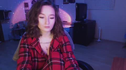 Snapshot of ellie_vibe chatting on 12.18.24 Eleonora online show from 12.18.24