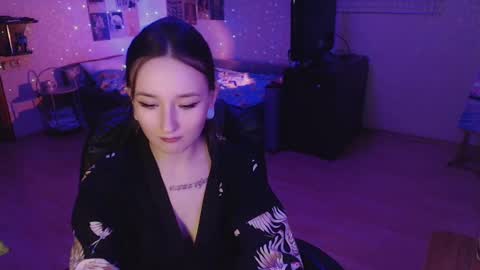 Snapshot of ellie_vibe chatting on 12.24.24 Eleonora online show from 12.24.24