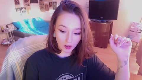 Snapshot of ellie_vibe chatting on 12.31.24 Eleonora online show from 12.31.24