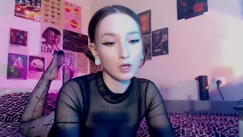 Snapshot of ellie_vibe chatting on 01.22.25 Eleonora online show from 01.22.25