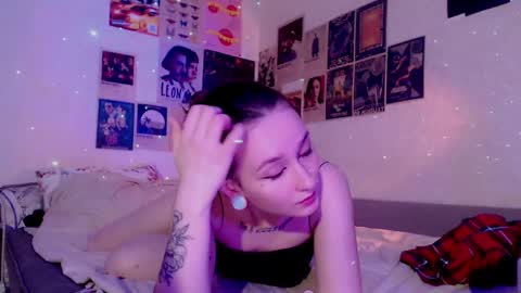 Snapshot of ellie_vibe chatting on 01.24.25 Eleonora online show from 01.24.25