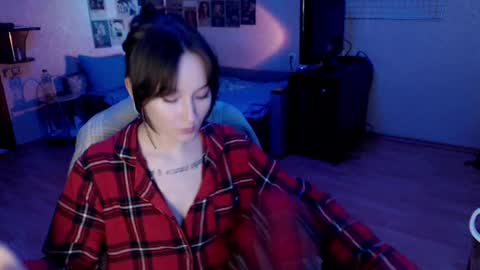 Snapshot of ellie_vibe chatting on 01.27.25 Eleonora online show from 01.27.25