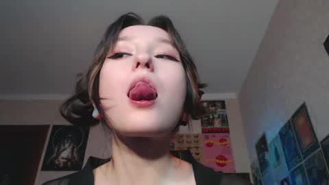 Snapshot of ellie_vibe chatting on 02.04.25 Eleonora online show from 02.04.25