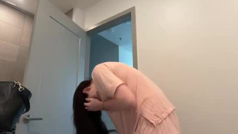 Snapshot of elliebrooksss chatting on 03.11.26 ellie online show from 03.11.26